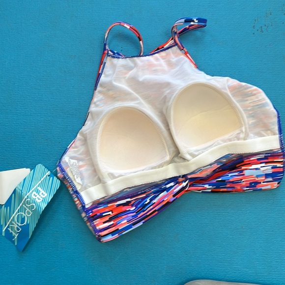 PB Sport front twist crop top, size 8 - Picture 4 of 4